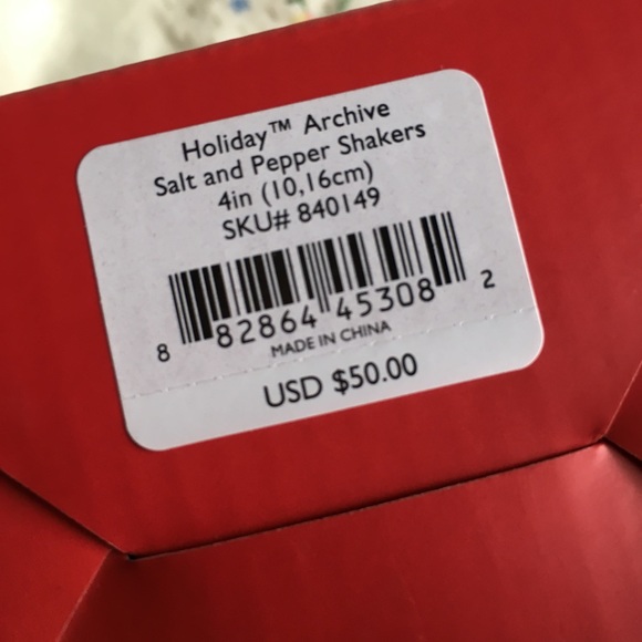 Christmas Salt & Pepper Shakes - Picture 3 of 3